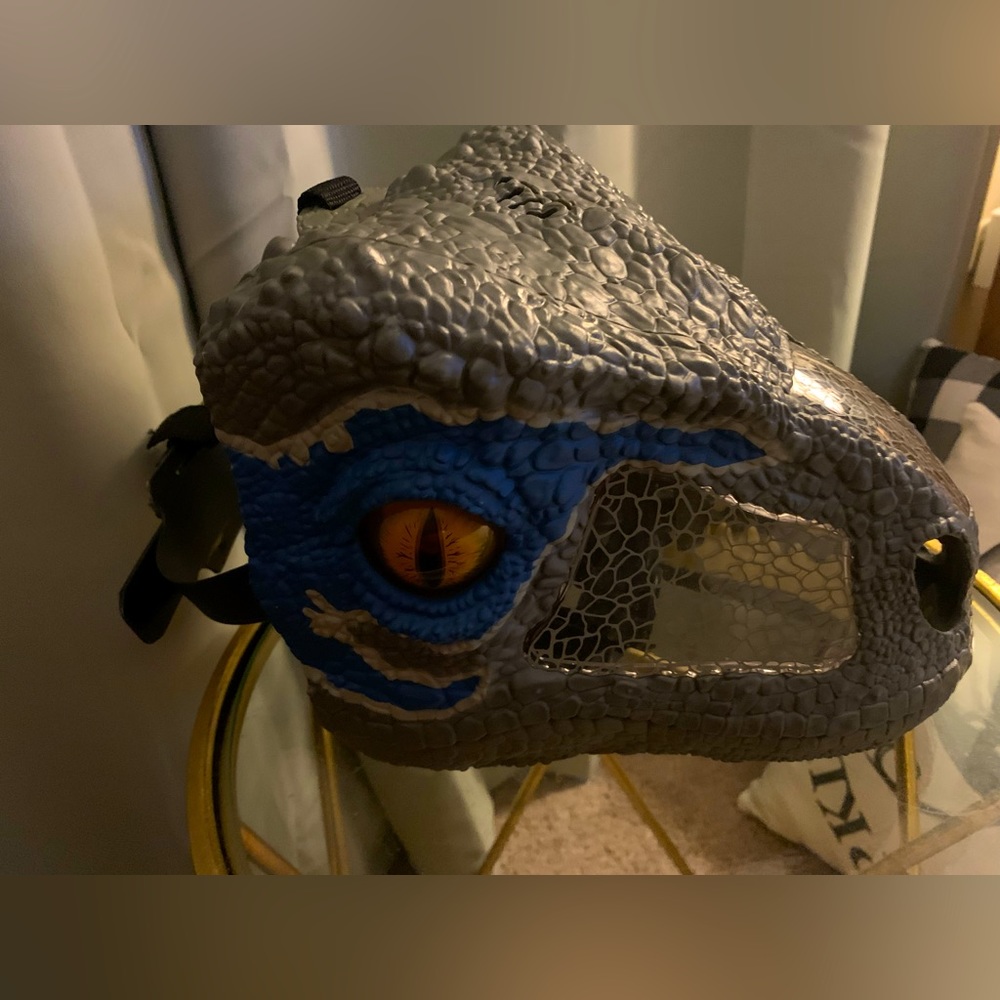 Roaring Dinosaur Mask! 2017 Mattel Strap On Head - Roars various sounds. HUGE